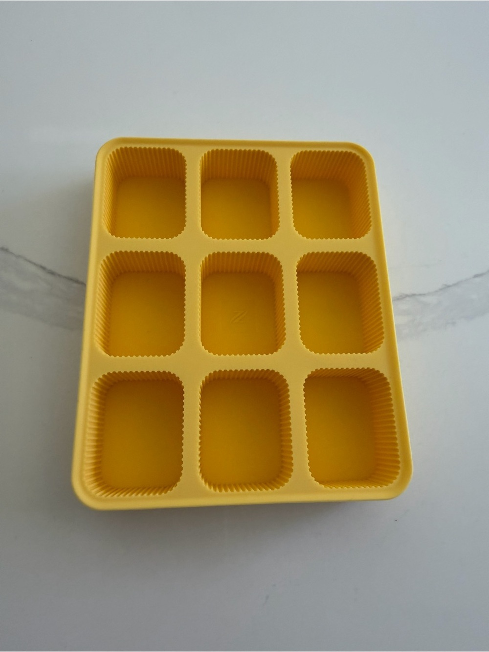 Nespresso Barista Silicone Ice Tray in Bright Yellow and tote bag lavender - Picture 5 of 14